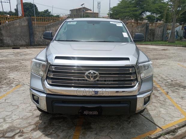 Toyota Tundra 2015 Gray