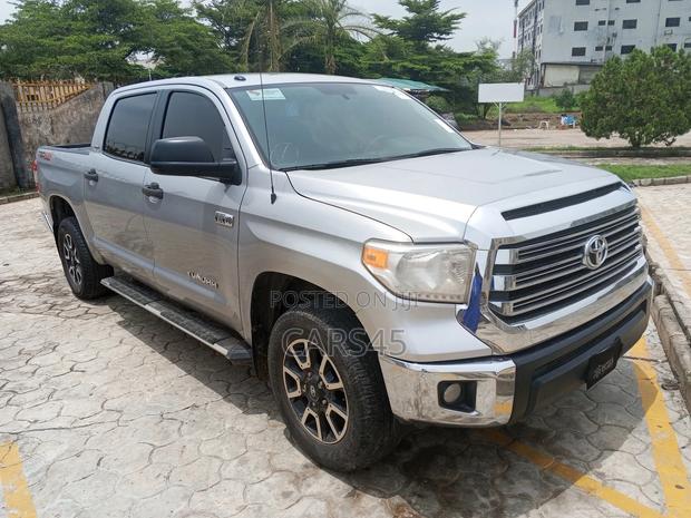 Toyota Tundra 2015 Gray