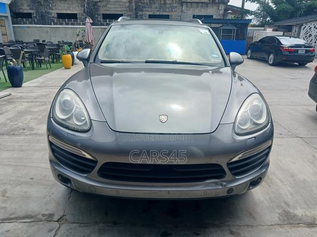 Porsche Cayenne S 2012 Gray