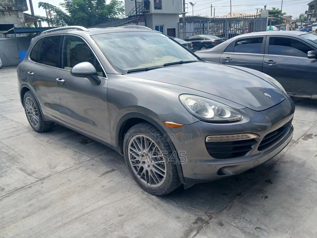 Porsche Cayenne S 2012 Gray