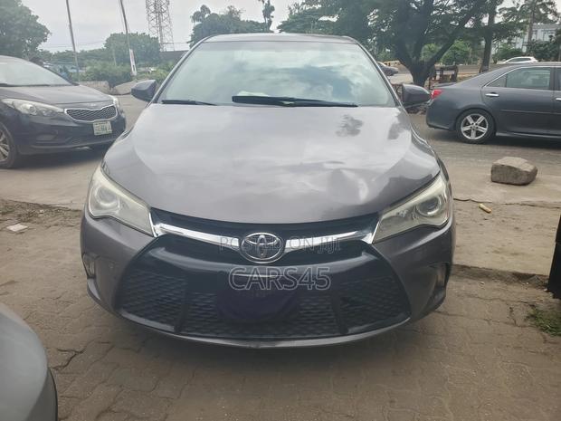 Toyota Camry LE 4dr Sedan (2.5L 4cyl 6A) 2017 Gray