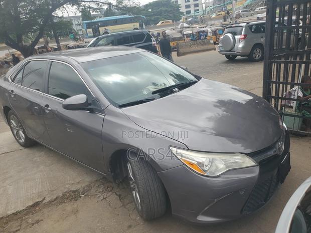 Toyota Camry LE 4dr Sedan (2.5L 4cyl 6A) 2017 Gray