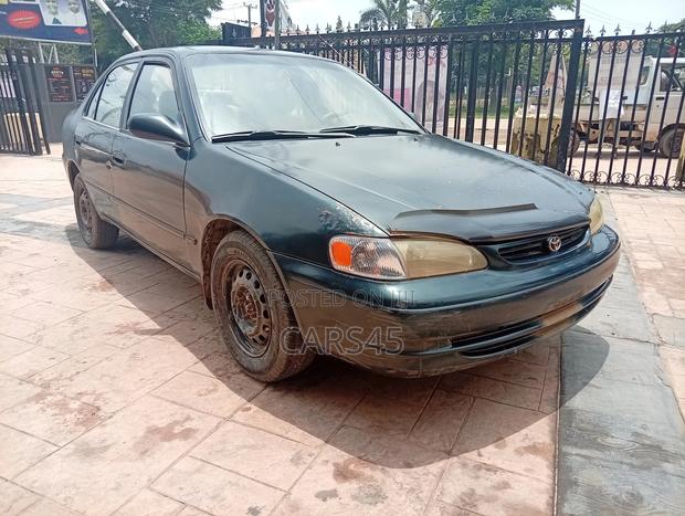 Toyota Corolla 1999 Green