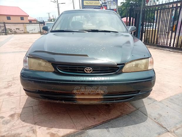 Toyota Corolla 1999 Green