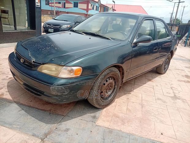 Toyota Corolla 1999 Green