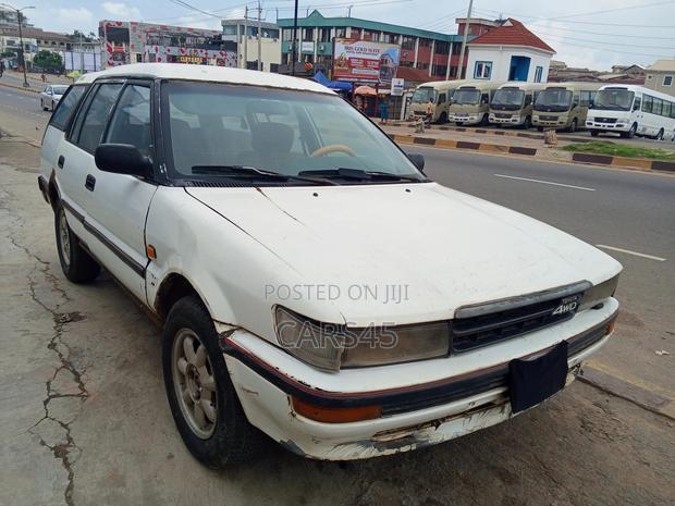 Toyota Corolla 1988 White