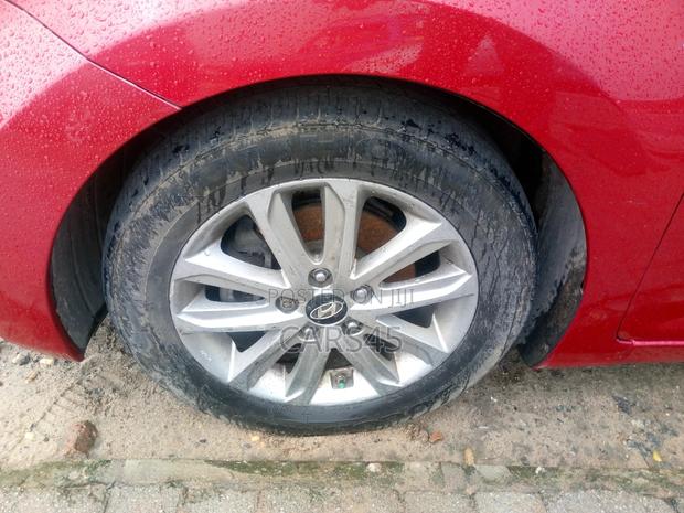 Hyundai Elantra 2015 Red