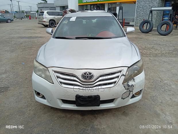 Toyota Camry 2010 Silver