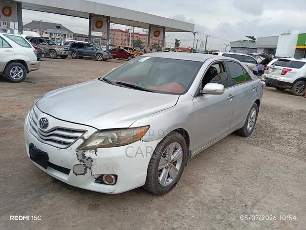 Toyota Camry 2010 Silver