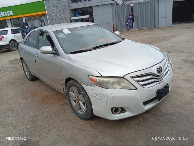 Toyota Camry 2010 Silver