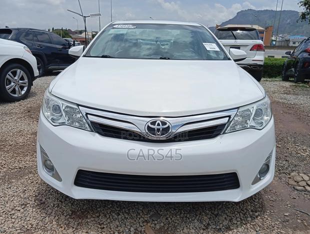 Toyota Camry SE 4dr Sedan (2.5L 4cyl 6A) 2012 White