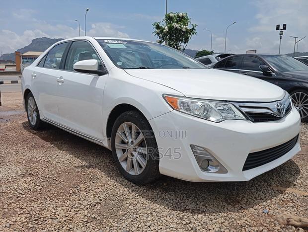 Toyota Camry SE 4dr Sedan (2.5L 4cyl 6A) 2012 White