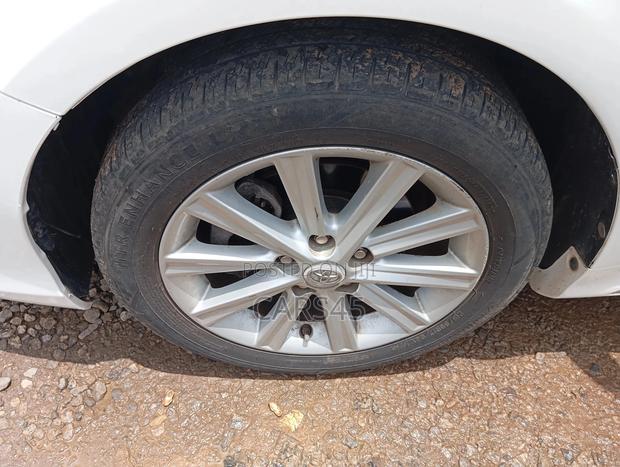 Toyota Camry SE 4dr Sedan (2.5L 4cyl 6A) 2012 White