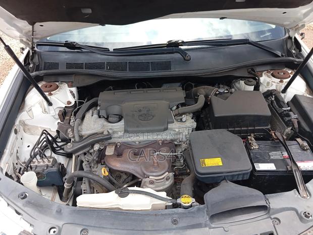 Toyota Camry SE 4dr Sedan (2.5L 4cyl 6A) 2012 White