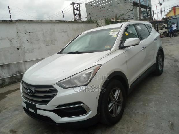 Hyundai Santa Fe 2017 White