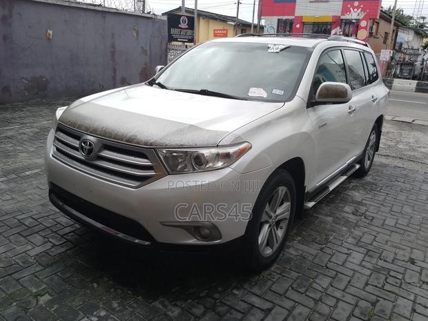 Toyota Highlander 2012 Beige