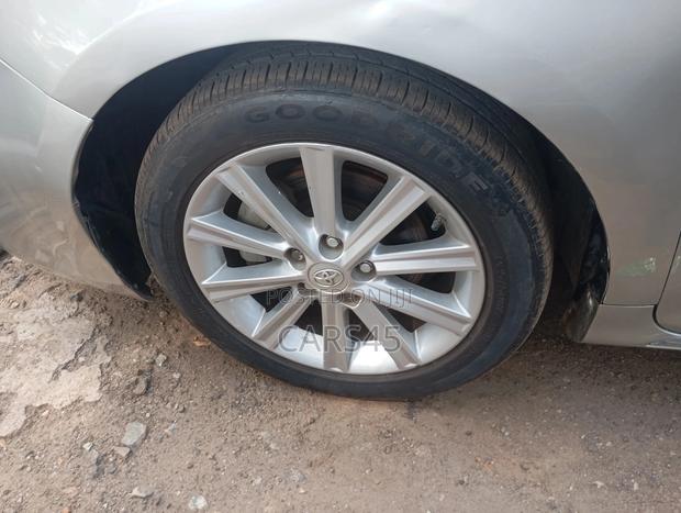 Toyota Camry SE 4dr Sedan (2.5L 4cyl 6A) 2014 Gold