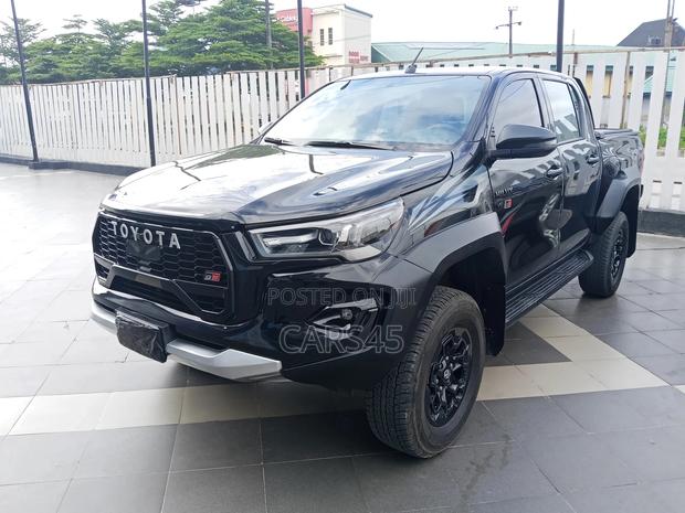 Toyota Hilux 2025 Black