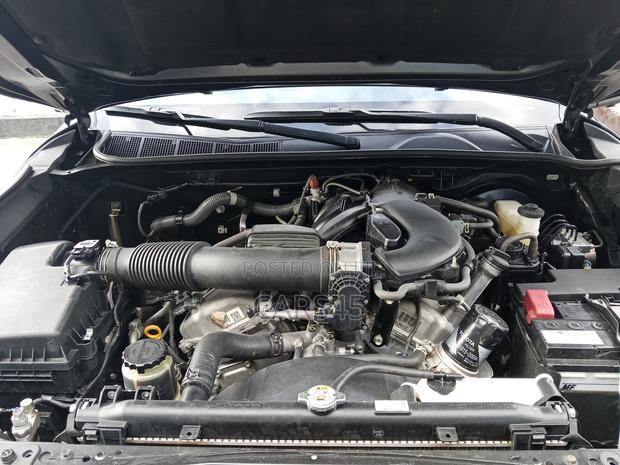 Toyota Hilux 2025 Black