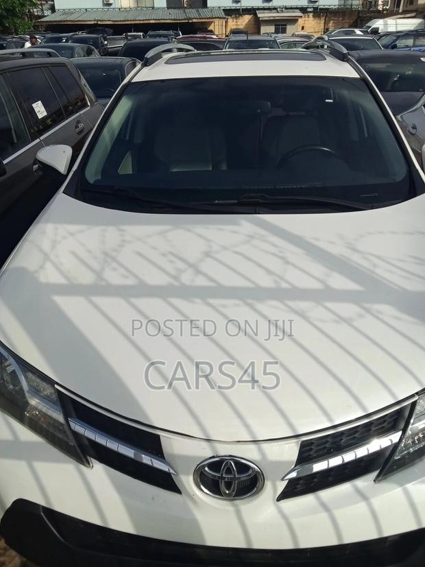 Toyota RAV4 XLE 4dr SUV (2.5L 4cyl 6A) 2015 White