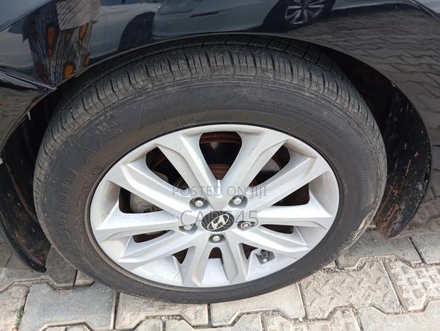 Hyundai Elantra 2016 Black