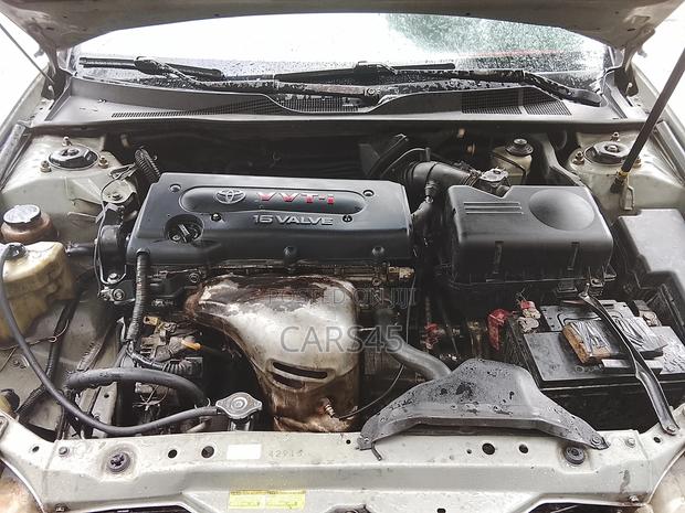Toyota Camry LE 4dr Sedan (2.4L 4cyl 5M) 2004 Silver