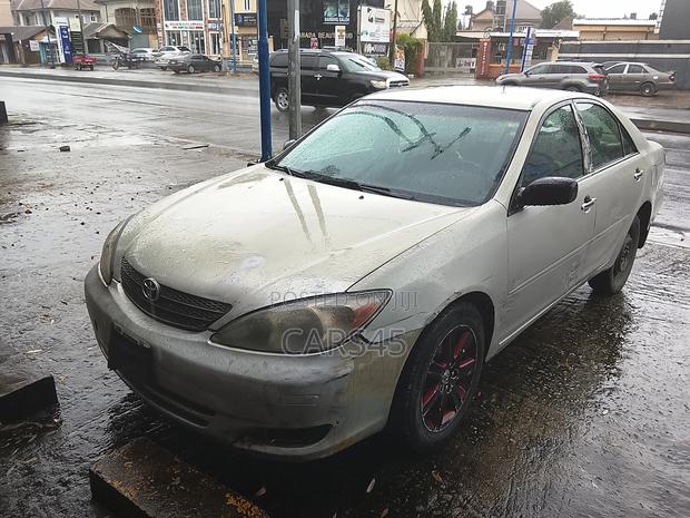 Toyota Camry LE 4dr Sedan (2.4L 4cyl 5M) 2004 Silver