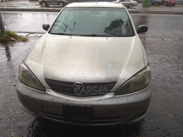 Toyota Camry LE 4dr Sedan (2.4L 4cyl 5M) 2004 Silver