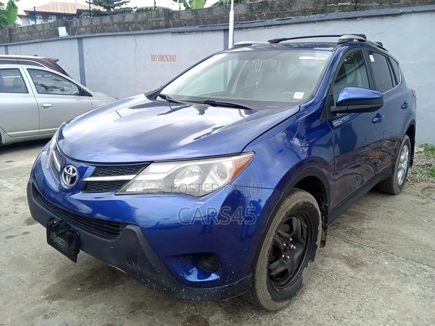Toyota RAV4 LE 4dr SUV (2.5L 4cyl 6A) 2015 Blue