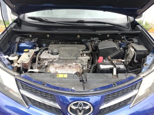 Toyota RAV4 LE 4dr SUV (2.5L 4cyl 6A) 2015 Blue