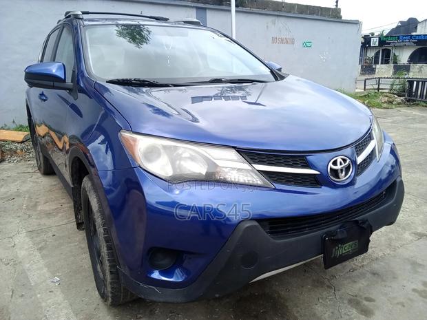 Toyota RAV4 LE 4dr SUV (2.5L 4cyl 6A) 2015 Blue