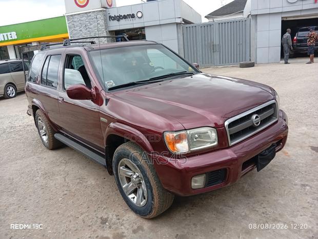 Nissan Pathfinder 2004 Red