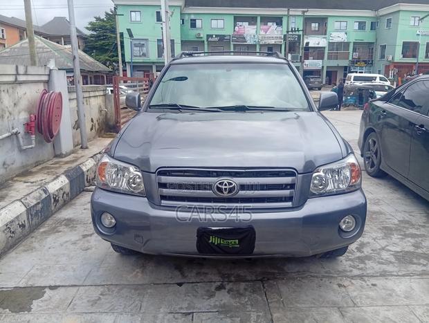 Toyota Highlander 2005 Gray