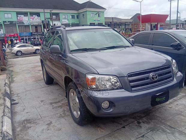 Toyota Highlander 2005 Gray