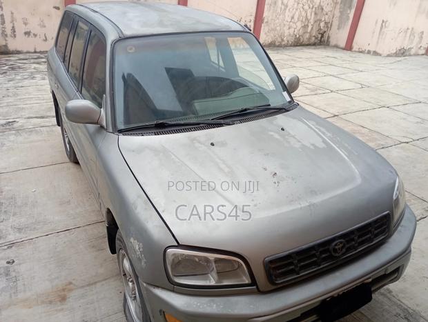Toyota RAV4 1999 Gray