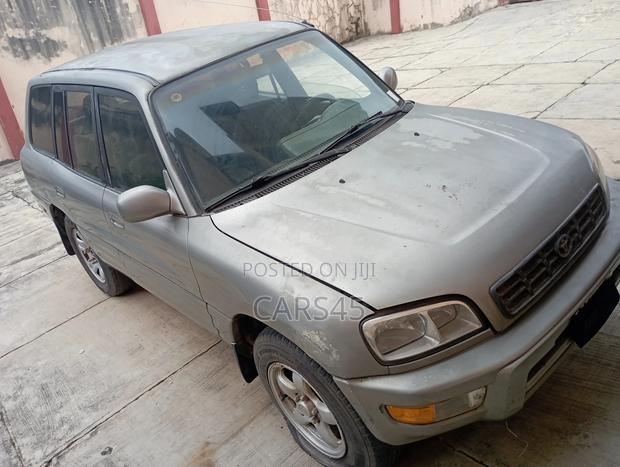 Toyota RAV4 1999 Gray