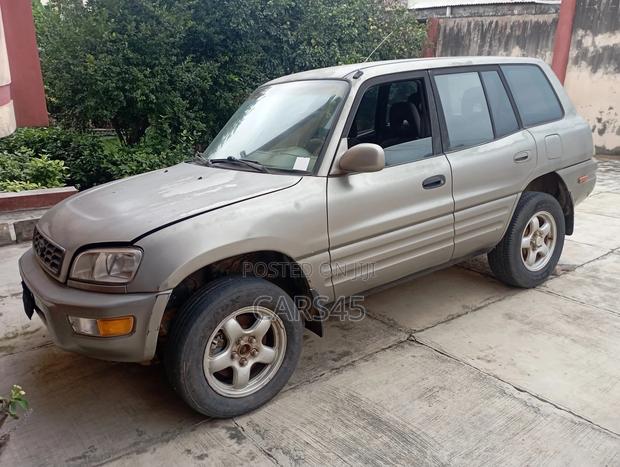 Toyota RAV4 1999 Gray