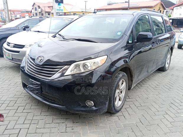 Toyota Sienna 2014 Black