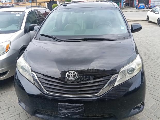 Toyota Sienna 2014 Black