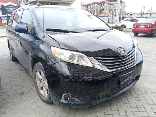 Toyota Sienna 2014 Black