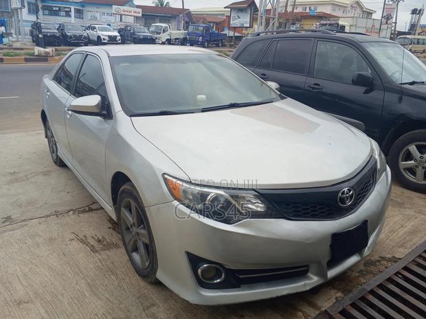 Toyota Camry 2012 Silver