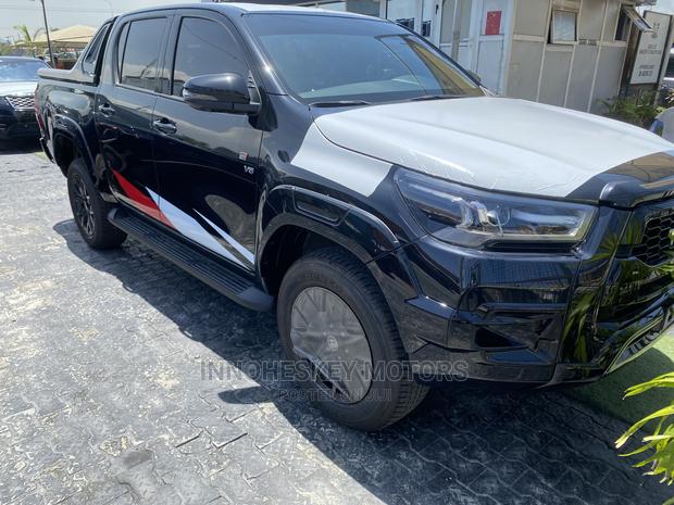 New Toyota Hilux 2022 Black