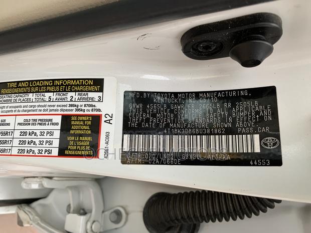 Toyota Avalon Limited Sedan FWD (3.5L 6cyl 6A) 2011 White