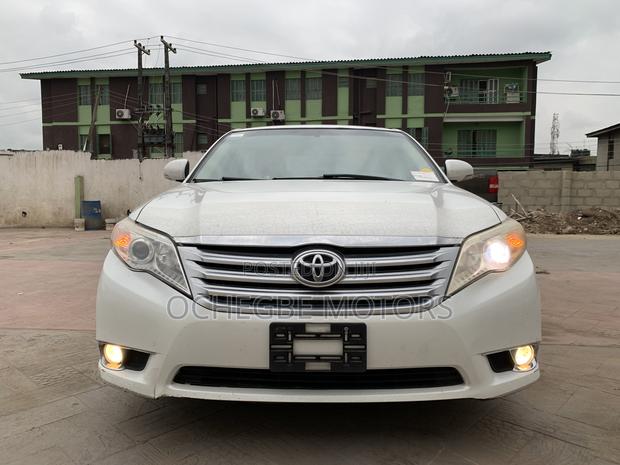 Toyota Avalon Limited Sedan FWD (3.5L 6cyl 6A) 2011 White