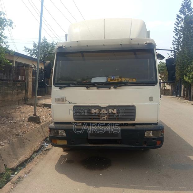MAN T42 2004 White