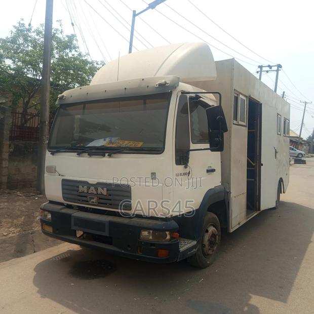 MAN T42 2004 White