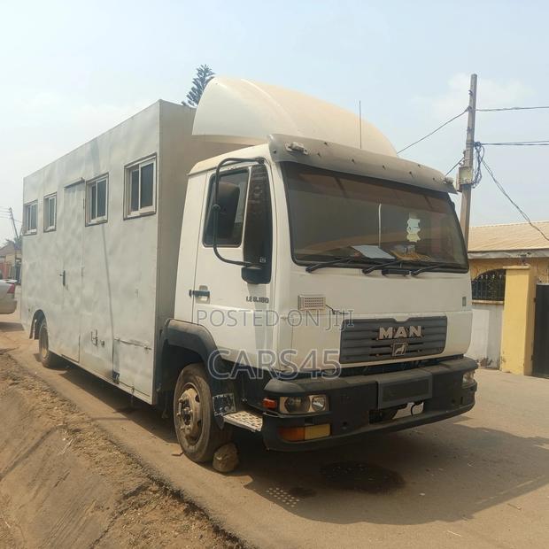 MAN T42 2004 White