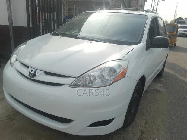 Toyota Sienna 2009 White