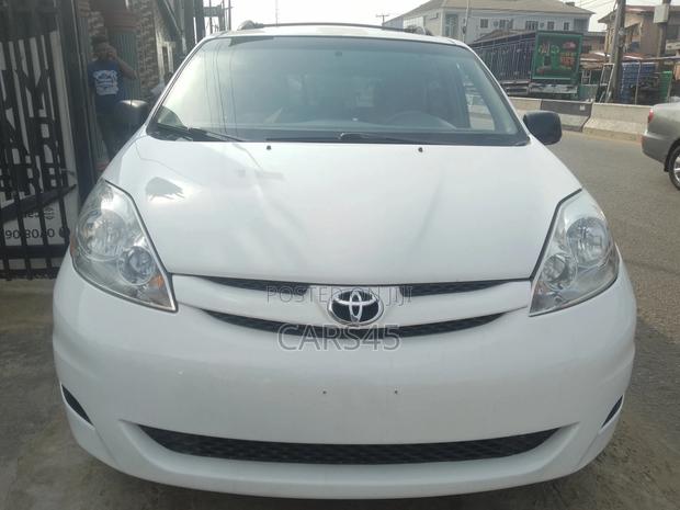 Toyota Sienna 2009 White