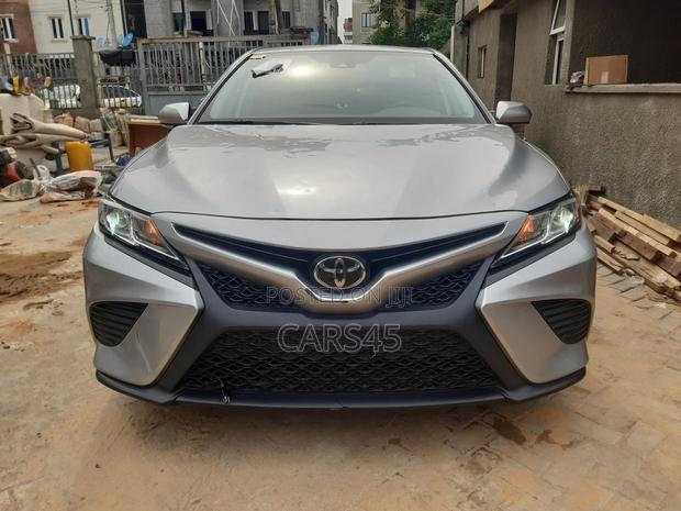 Toyota Camry 2019 Silver